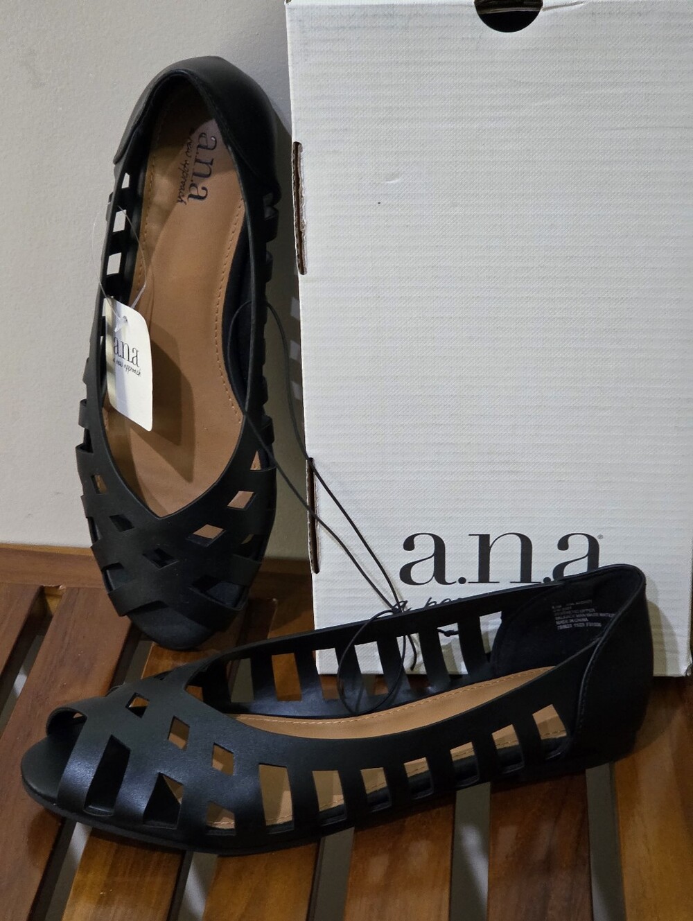 A New Approach Women's Black Cutout Peep-Toe Flats Size 8.5 NEW